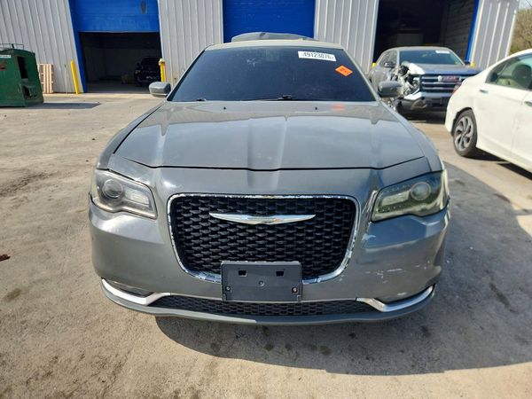 2019 CHRYSLER 300