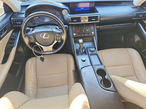 2018 LEXUS IS 300
