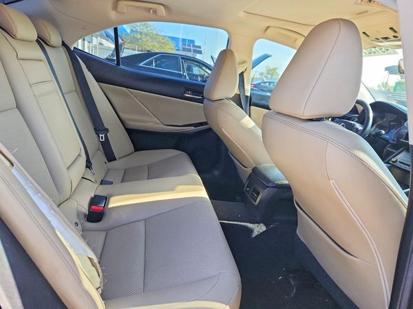 2018 LEXUS IS 300
