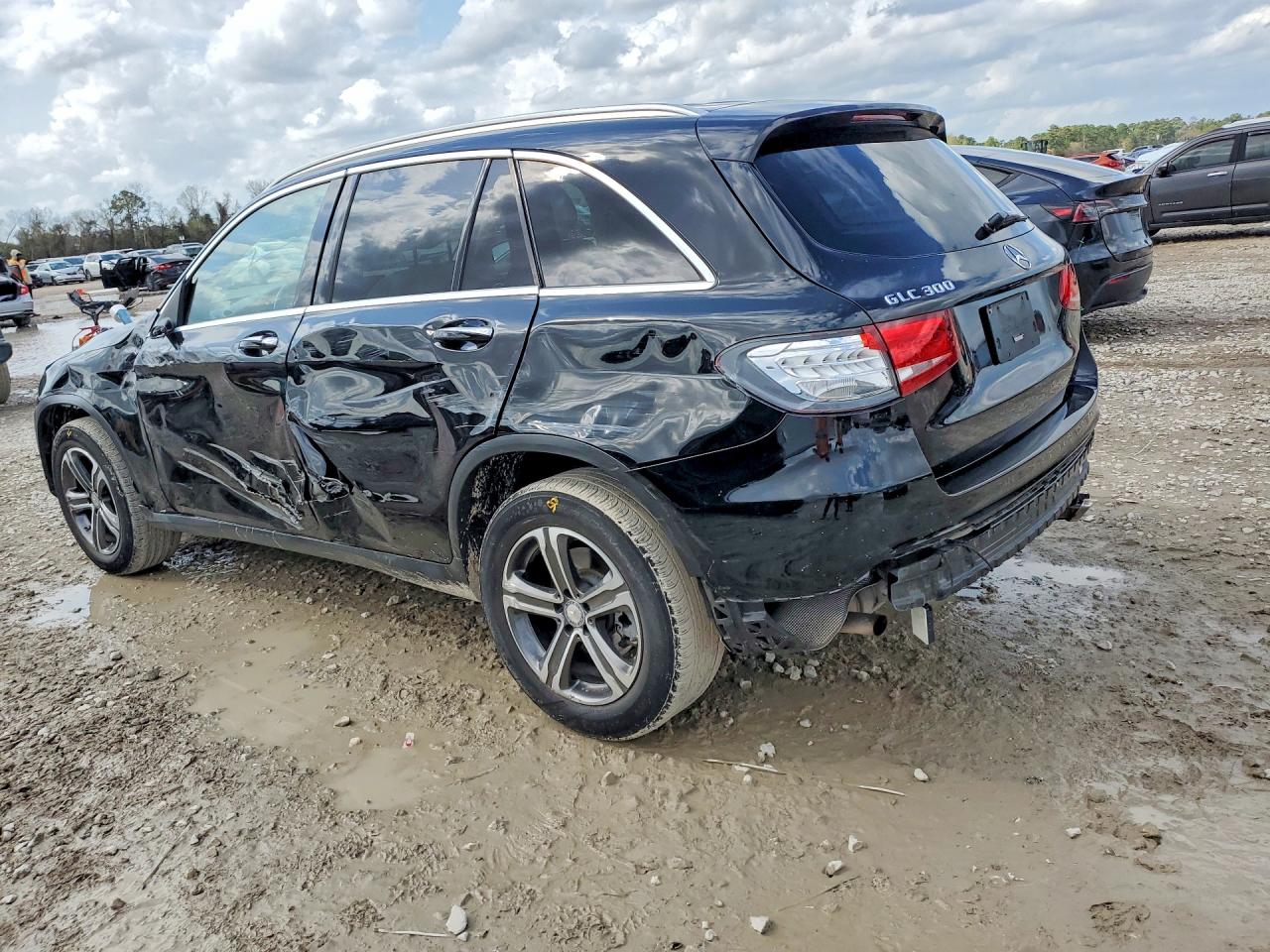 2016 MERCEDES-BENZ GLC