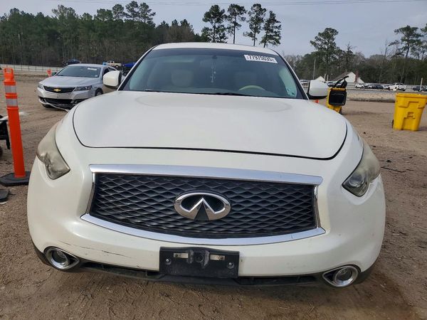 2017 INFINITI QX70