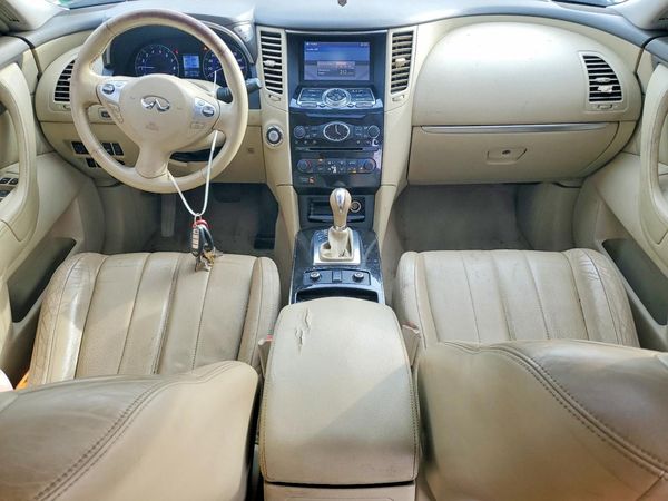 2017 INFINITI QX70