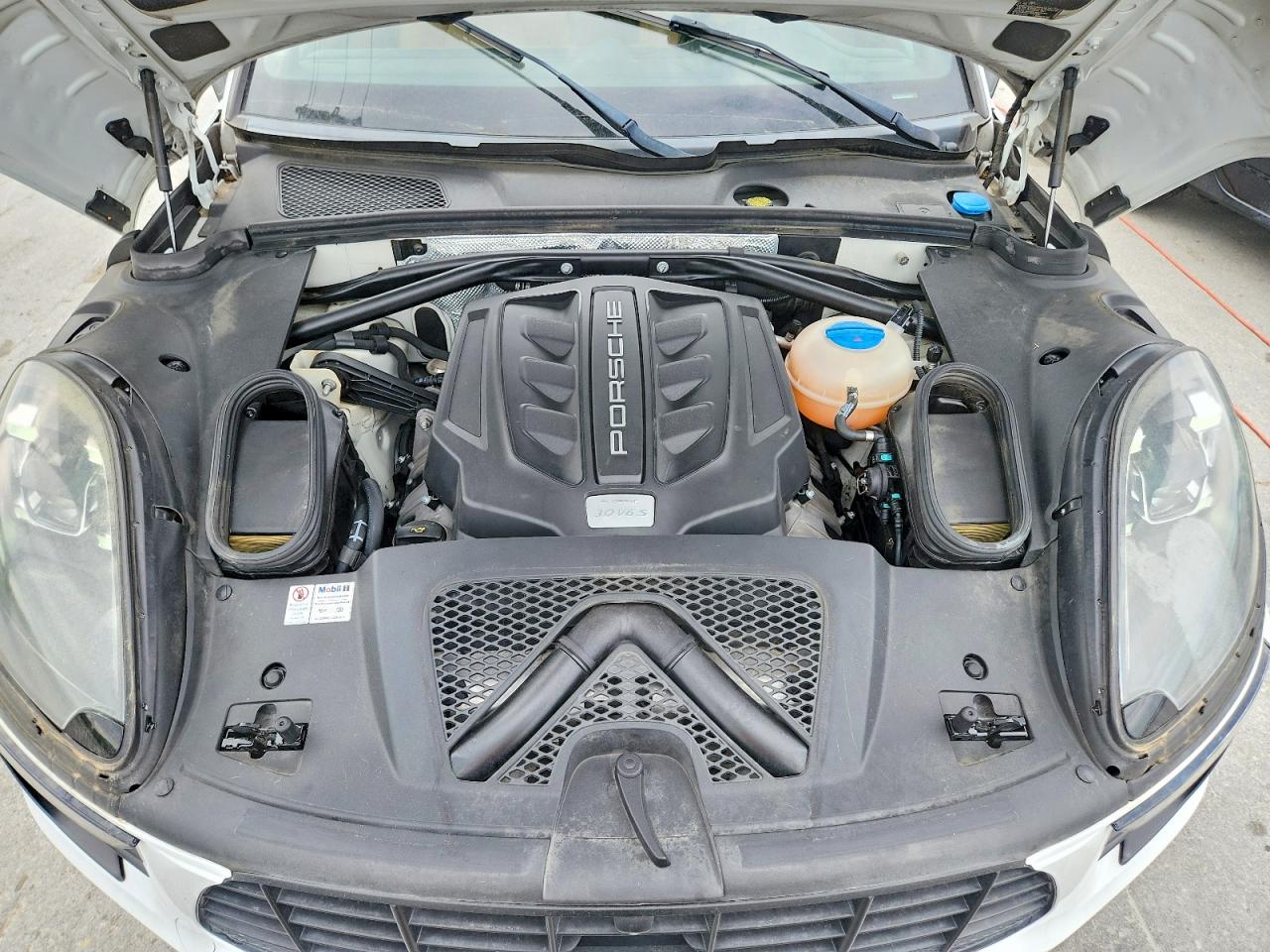 2017 PORSCHE MACAN