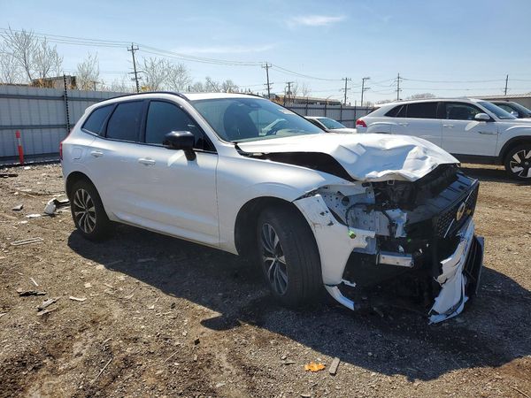 2024 VOLVO XC60 Core — Passenger 3/4