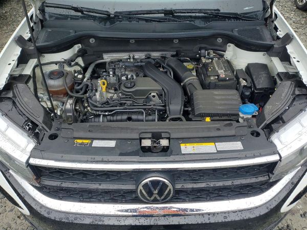 2022 VOLKSWAGEN TAOS — Engine bay