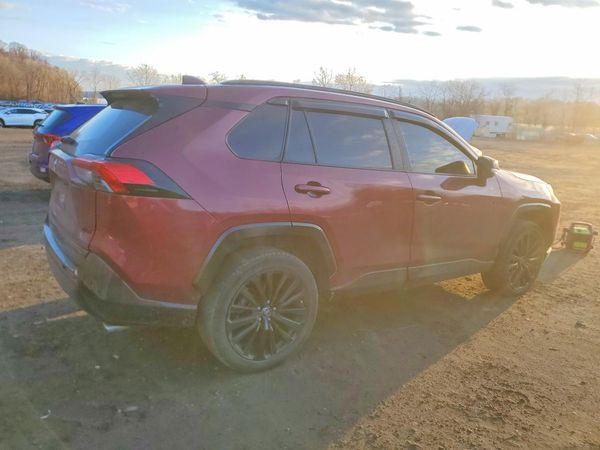 2022 TOYOTA RAV4 XLE Premium