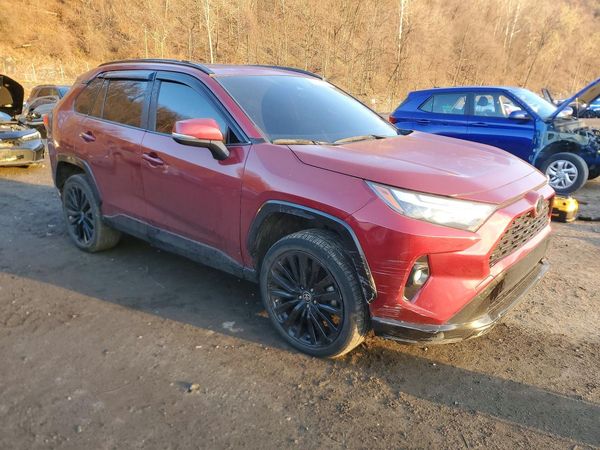 2022 TOYOTA RAV4 XLE Premium