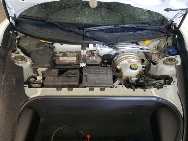 2018 PORSCHE CAYMAN — Engine bay