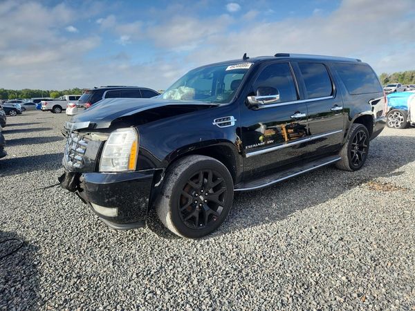 2013 CADILLAC ESCALADE — DSFA — Front 3/4