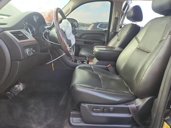 2013 CADILLAC ESCALADE ESV Luxury — DENT