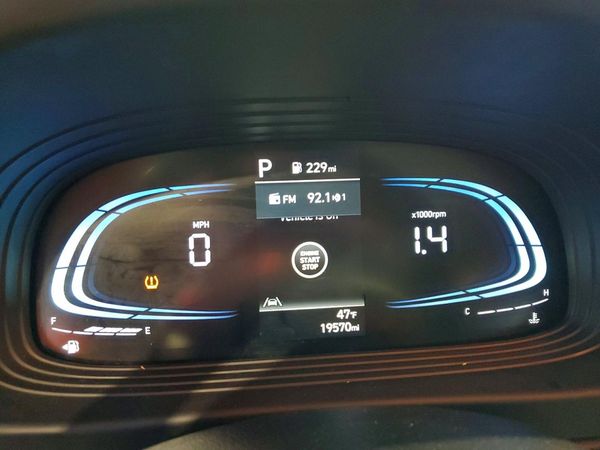 2025 HYUNDAI VENUE SEL, Limited