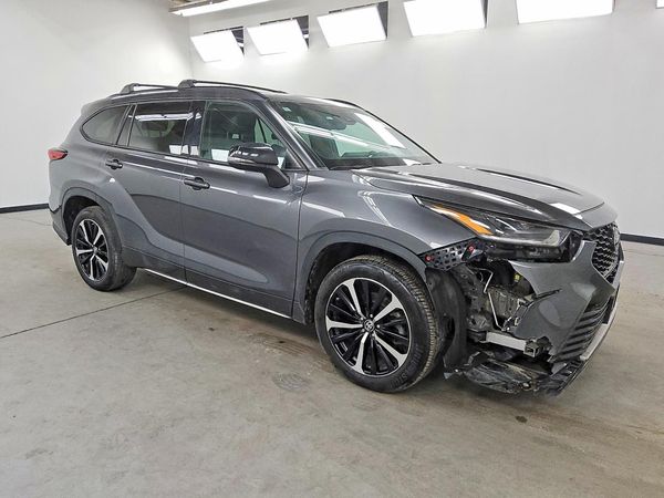2022 TOYOTA HIGHLANDER XSE — Passenger 3/4