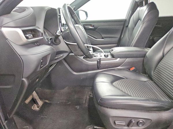 2022 TOYOTA HIGHLANDER XSE — DENT