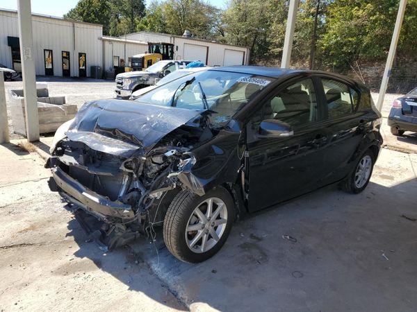 2013 TOYOTA PRIUS — Front 3/4