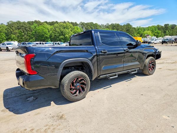 2024 TOYOTA TUNDRA SR5