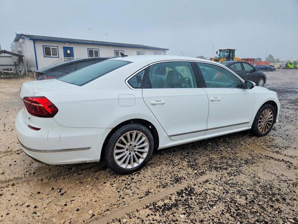 2017 VOLKSWAGEN PASSAT