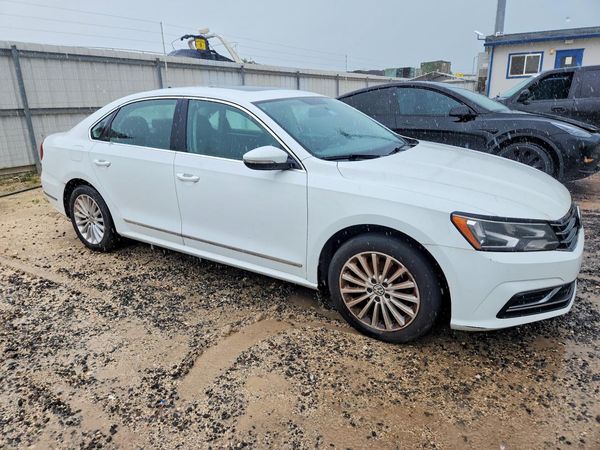 2017 VOLKSWAGEN PASSAT