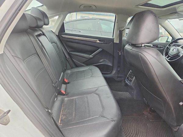 2017 VOLKSWAGEN PASSAT