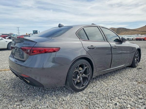 2018 ALFA ROMEO GIULIA TI RWD