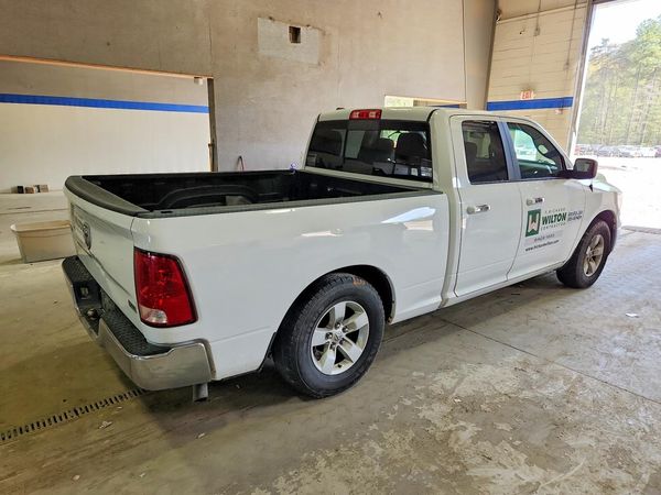 2017 RAM 1500 SLT QUAD CAB 4X2