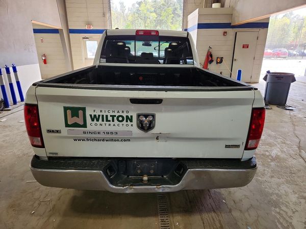 2017 RAM 1500 SLT QUAD CAB 4X2
