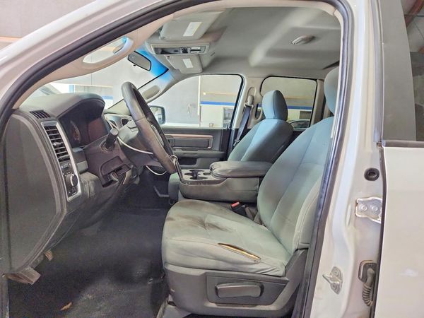 2017 RAM 1500 SLT QUAD CAB 4X2