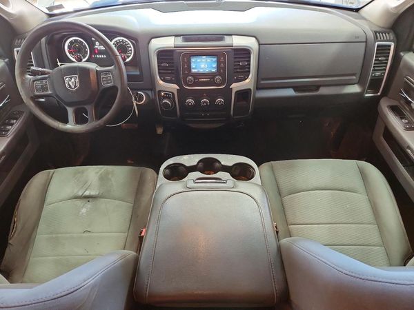 2017 RAM 1500 SLT QUAD CAB 4X2
