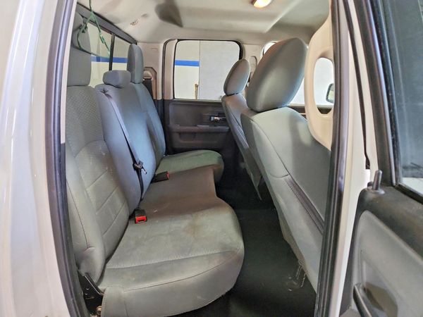 2017 RAM 1500 SLT QUAD CAB 4X2