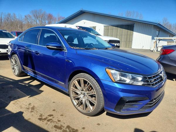 2017 VOLKSWAGEN PASSAT R-Line — Passenger 3/4