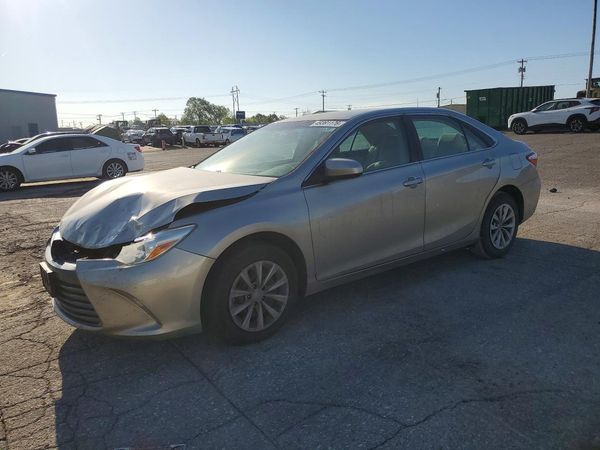 2016 TOYOTA CAMRY