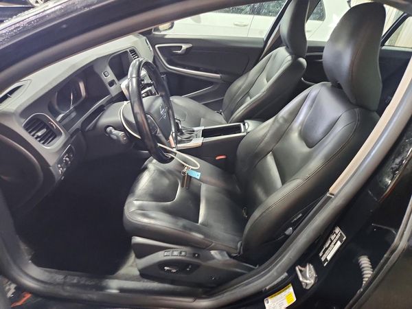 2015 VOLVO S60 Premier (non R design)