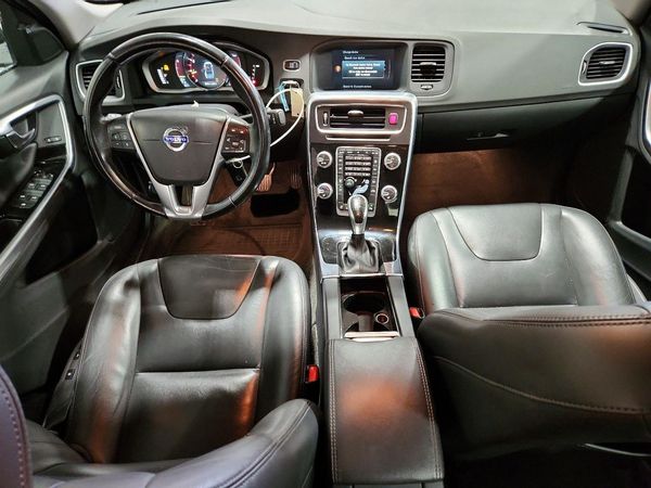 2015 VOLVO S60 Premier (non R design)