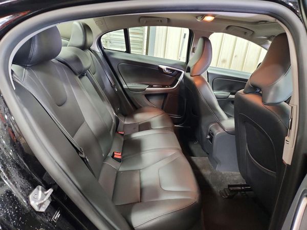 2015 VOLVO S60 Premier (non R design)