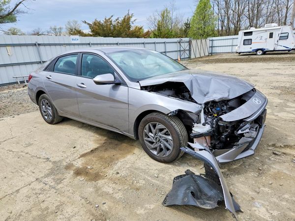 2024 HYUNDAI ELANTRA