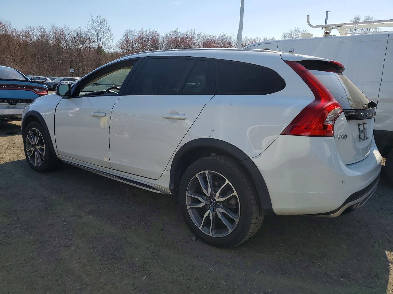 2015 VOLVO V60 CROSS COUNTRY Premier (non R design)