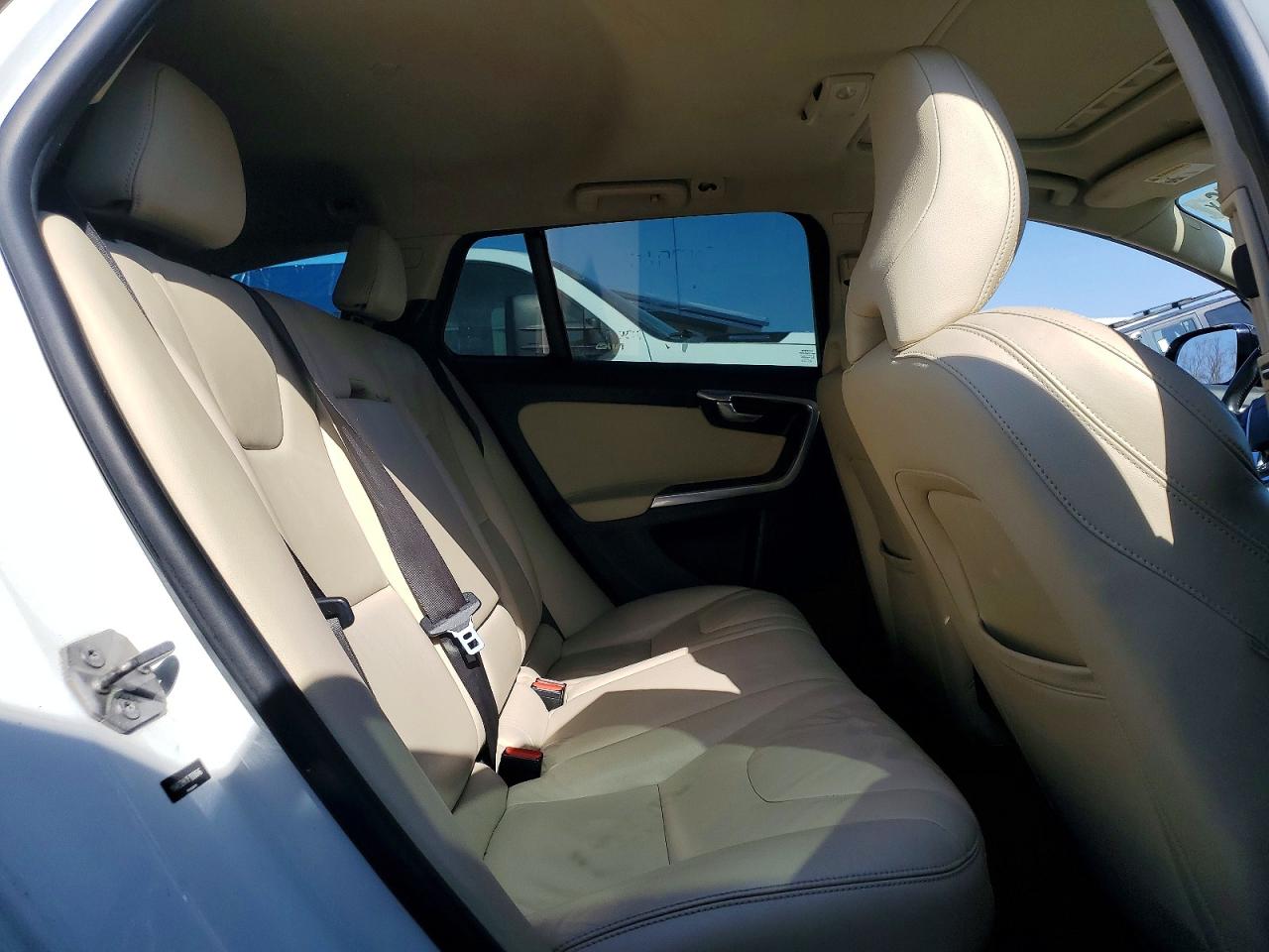 2015 VOLVO V60 CROSS COUNTRY Premier (non R design)