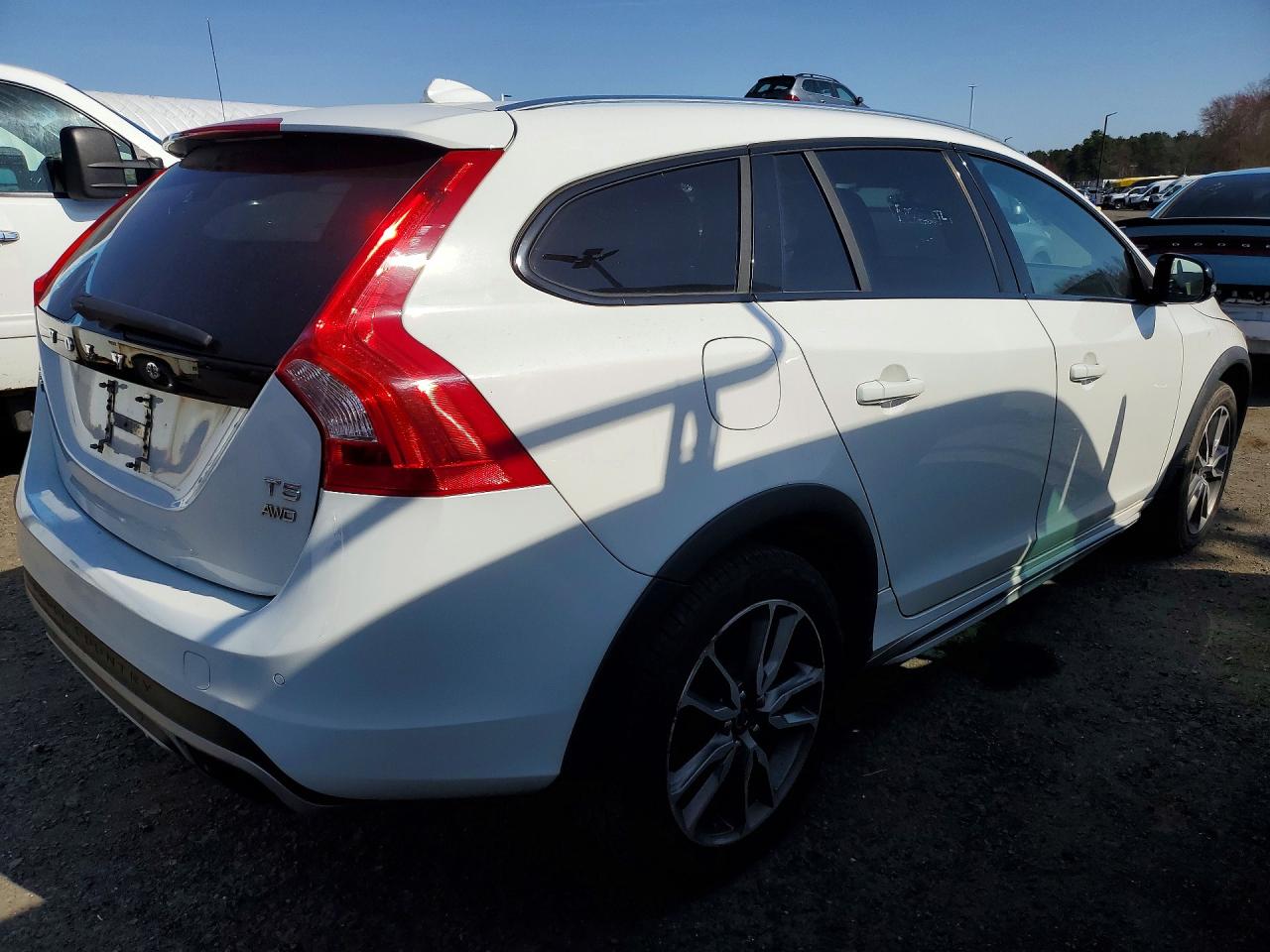 2015 VOLVO V60 CROSS COUNTRY Premier (non R design)