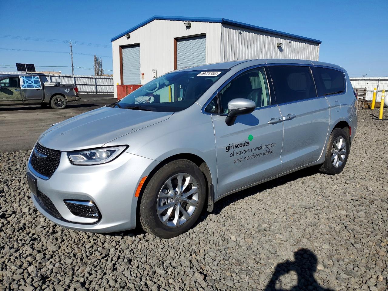 2023 CHRYSLER PACIFICA Touring L — Front 3/4
