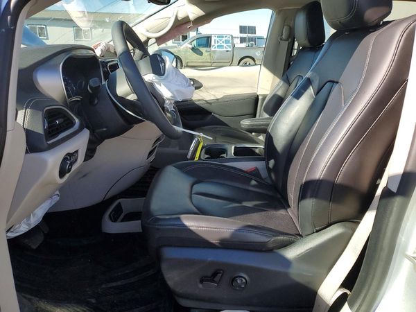 2023 CHRYSLER PACIFICA Touring L — DENT