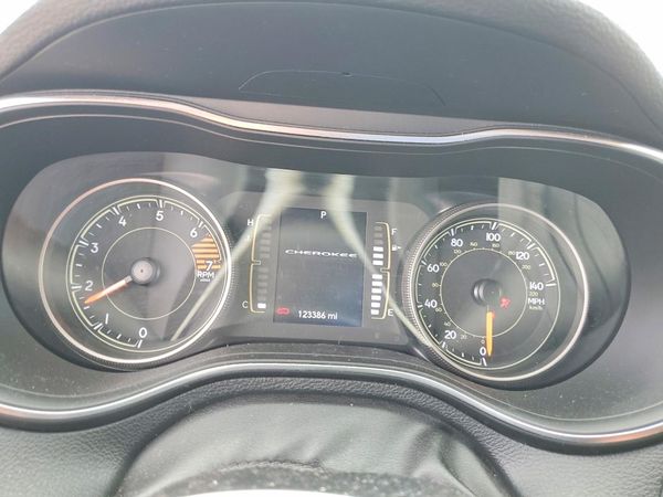 2019 JEEP CHEROKEE LATITUDE FWD