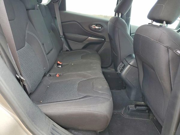 2019 JEEP CHEROKEE LATITUDE FWD