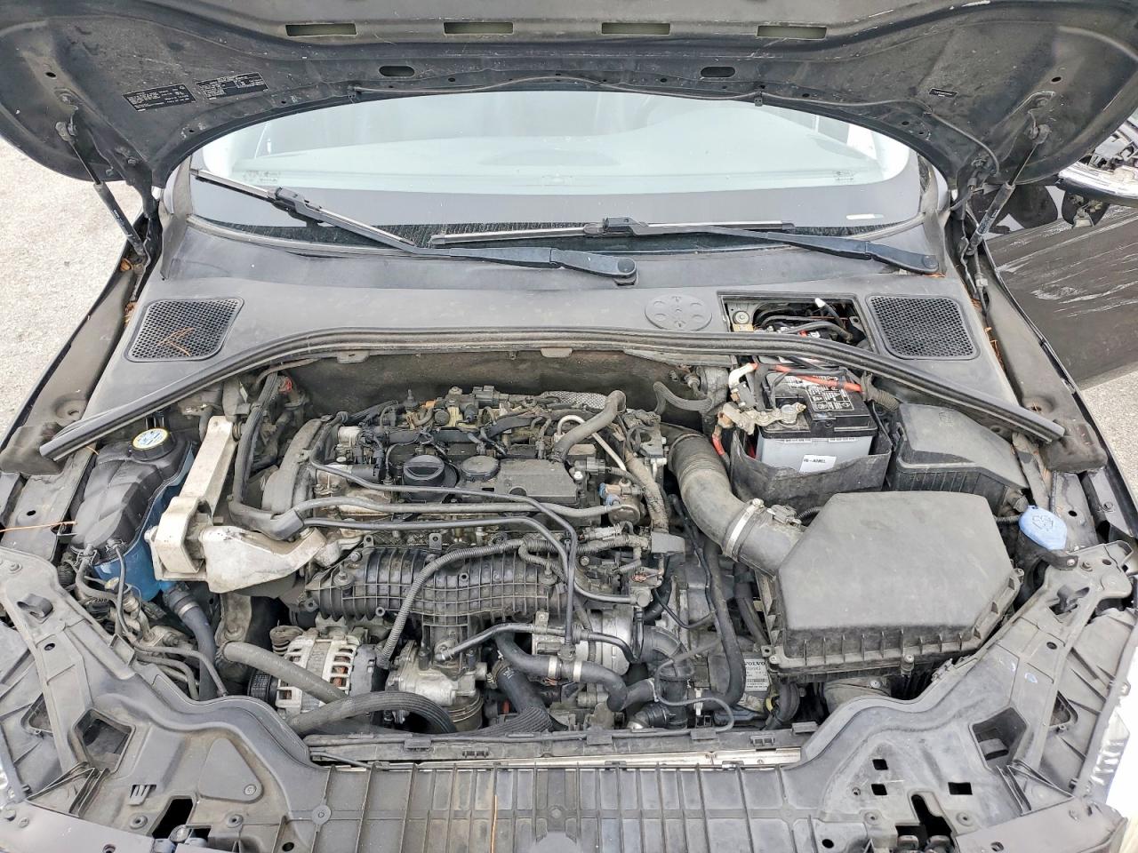 2015 VOLVO S60 Platinum (non R design)