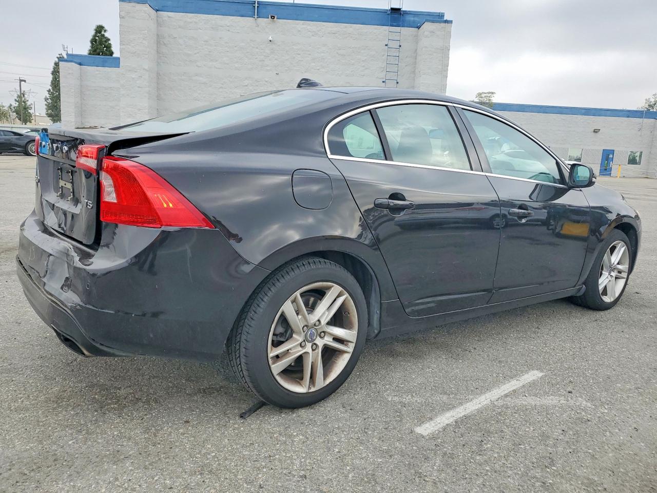 2015 VOLVO S60 Platinum (non R design)