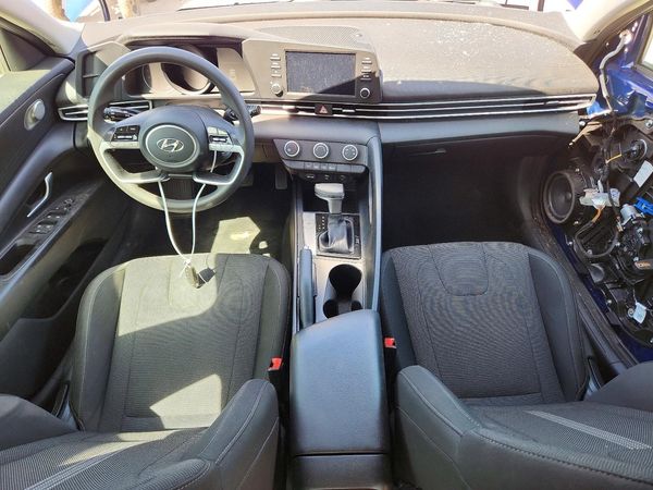 2021 HYUNDAI ELANTRA SE