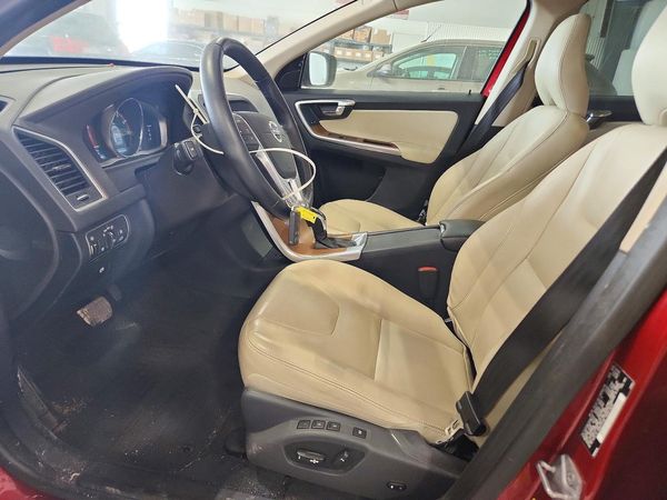 2016 VOLVO XC60
