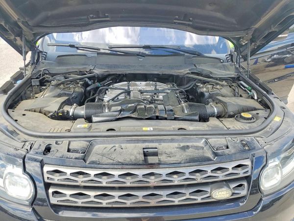 2017 LAND ROVER RANGEROVER SE — Engine bay
