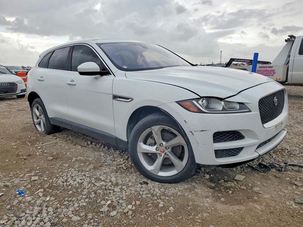 2020 JAGUAR F-PACE Premium — Passenger 3/4