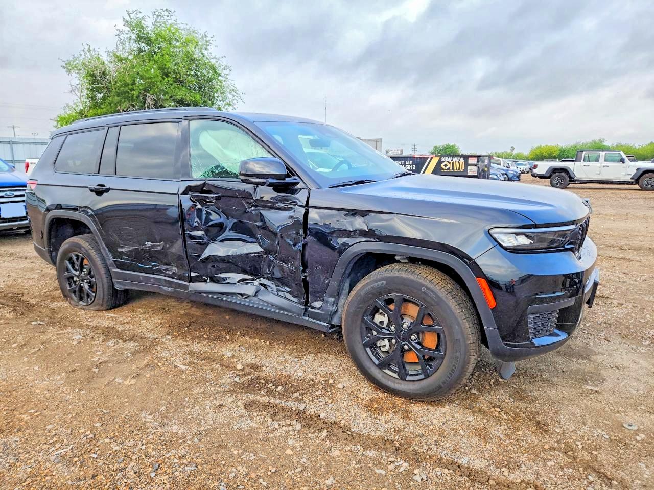 2025 JEEP GRAND CHEROKEE Laredo, Altitude
