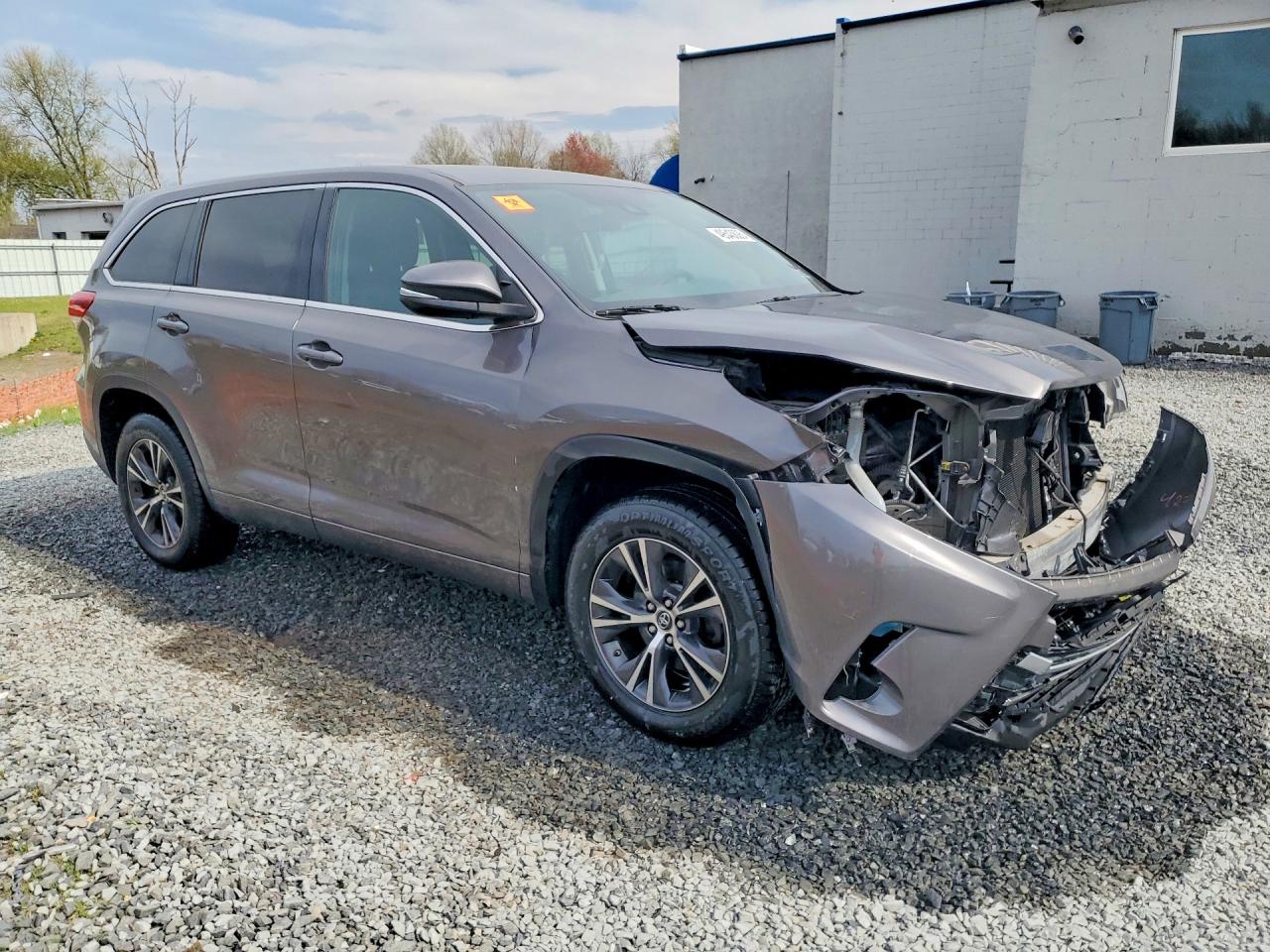 2017 TOYOTA HIGHLANDER LE