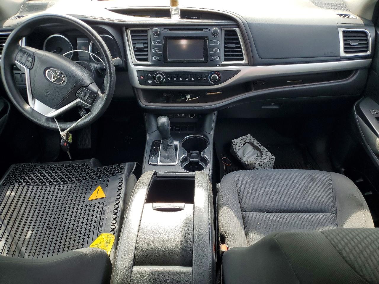 2017 TOYOTA HIGHLANDER LE